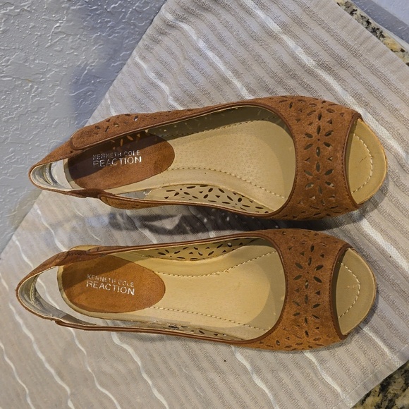 Kenneth Cole Reaction. Size 9. Brown heels - Picture 2 of 13